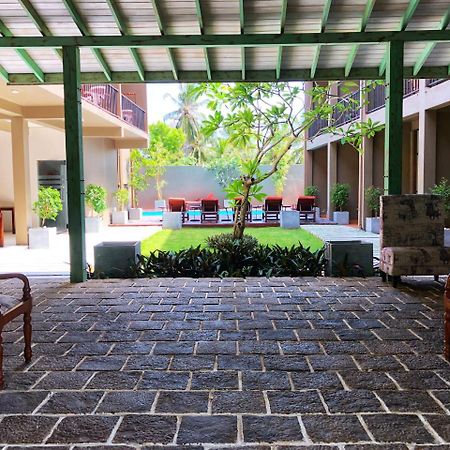 Waves By Tranquil Hotel Negombo Exterior photo