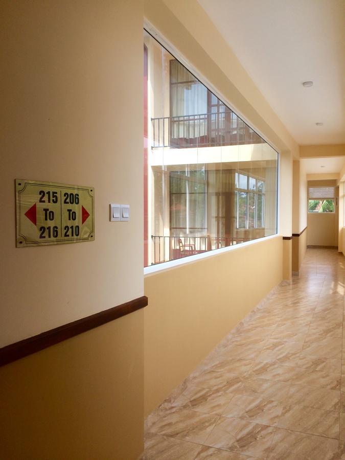 Waves By Tranquil Hotel Negombo Exterior photo