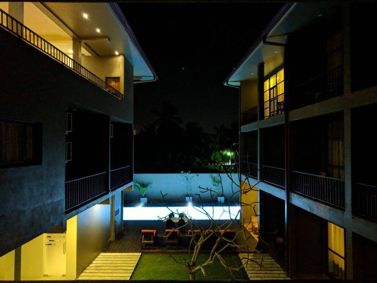 Waves By Tranquil Hotel Negombo Exterior photo