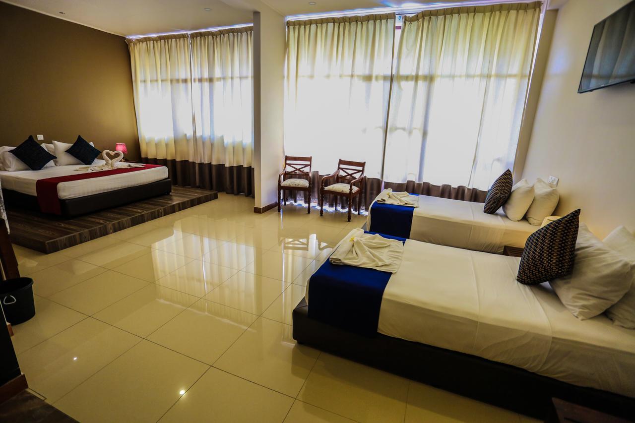Waves By Tranquil Hotel Negombo Exterior photo