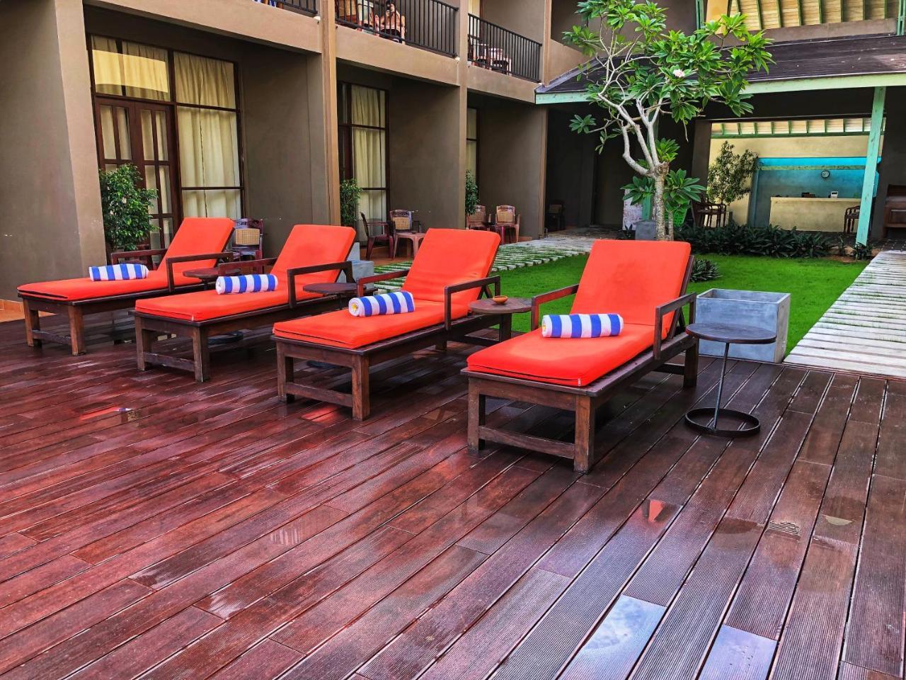 Waves By Tranquil Hotel Negombo Exterior photo