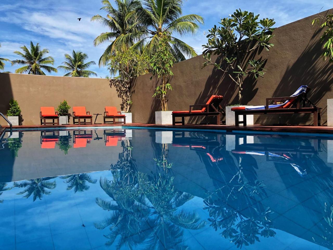 Waves By Tranquil Hotel Negombo Exterior photo
