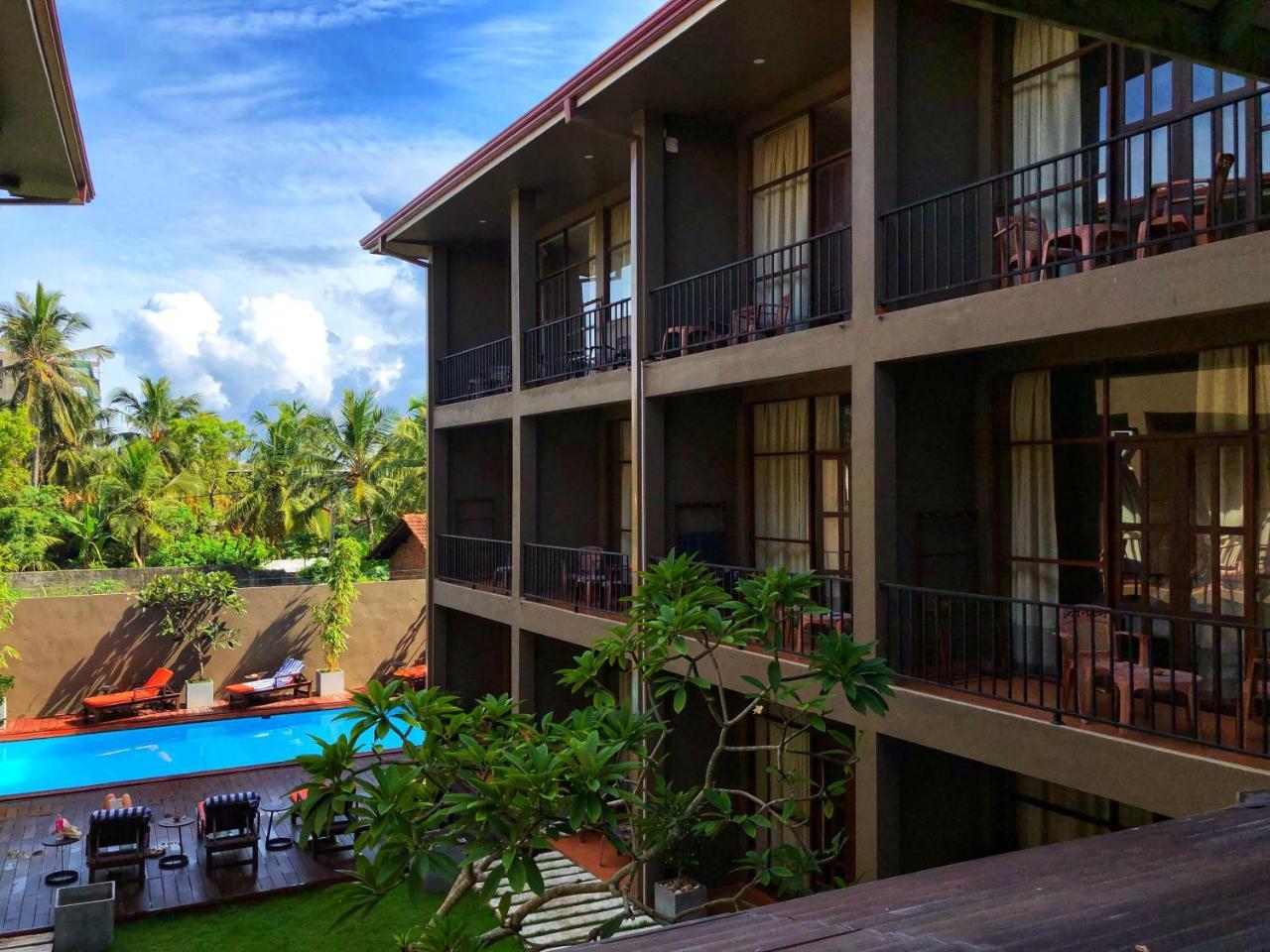 Waves By Tranquil Hotel Negombo Exterior photo