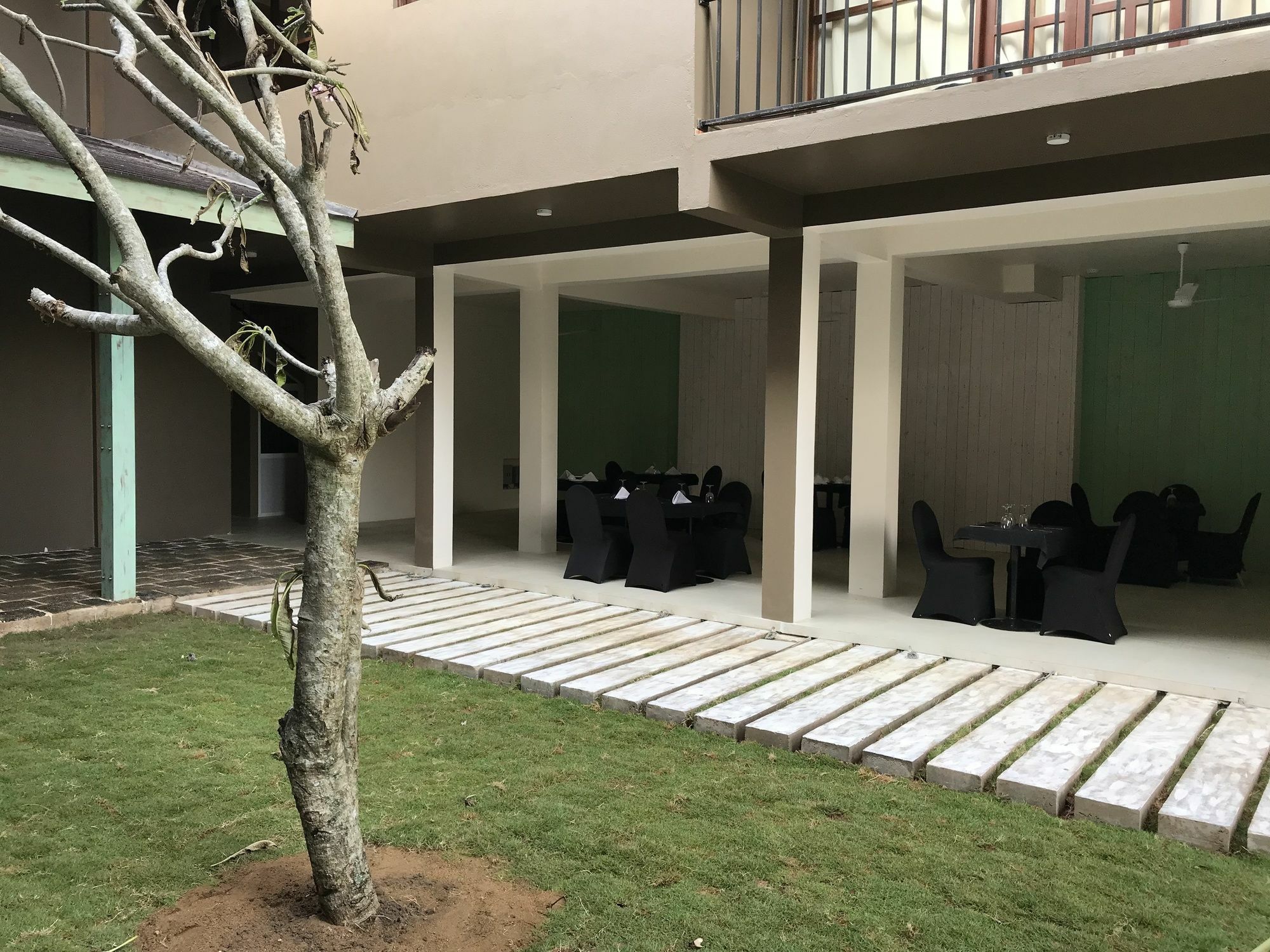 Waves By Tranquil Hotel Negombo Exterior photo