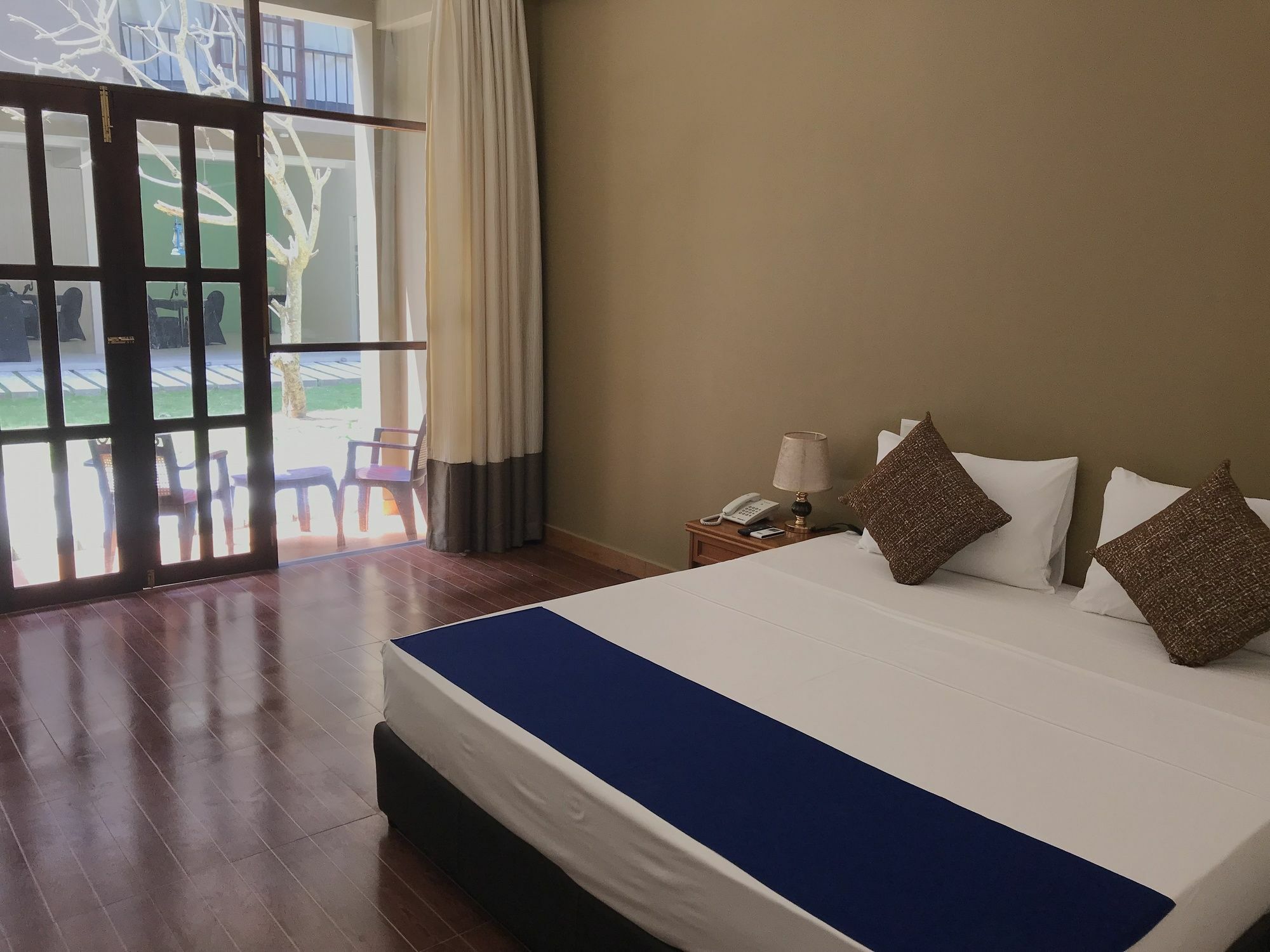 Waves By Tranquil Hotel Negombo Exterior photo