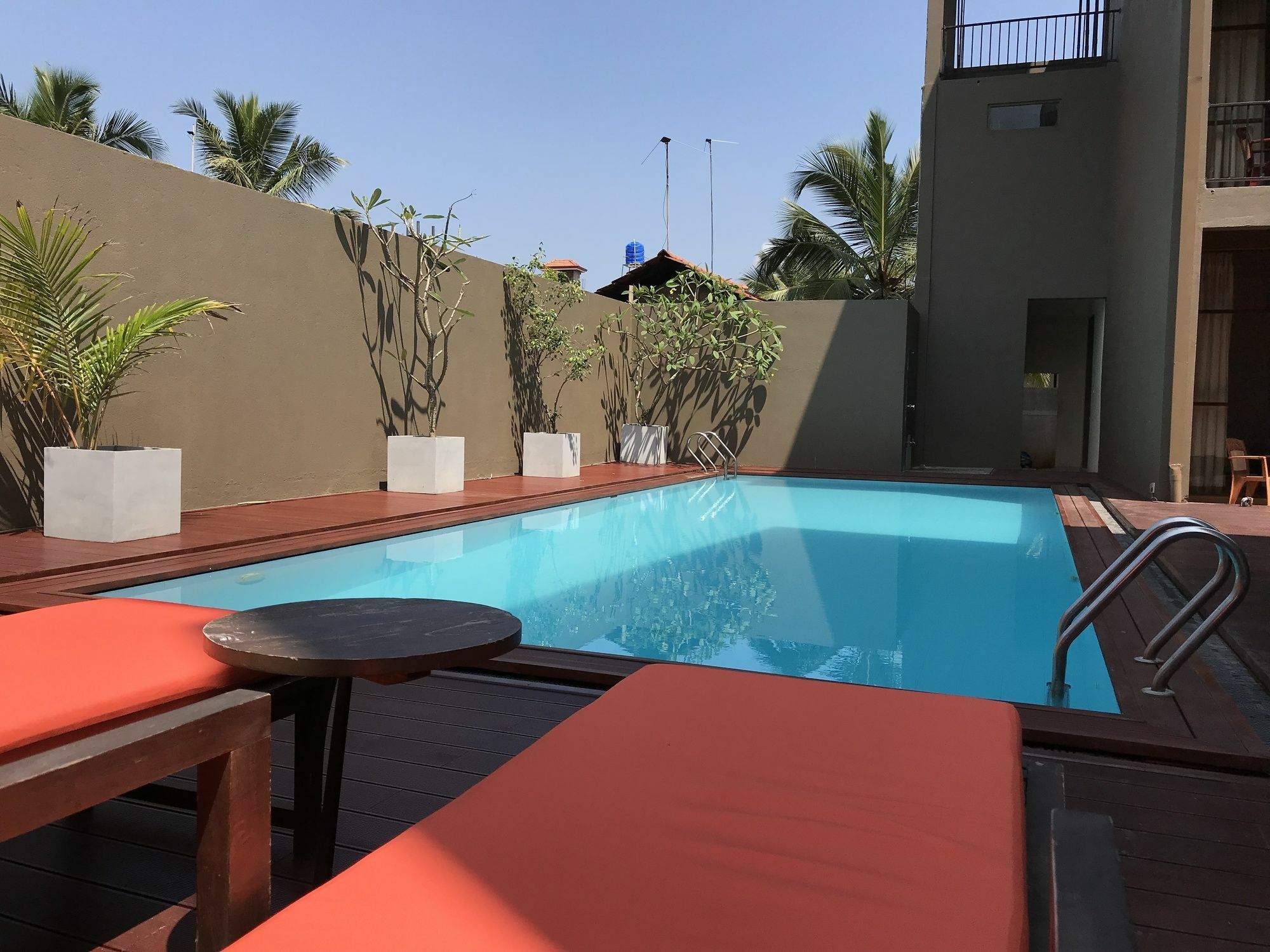 Waves By Tranquil Hotel Negombo Exterior photo