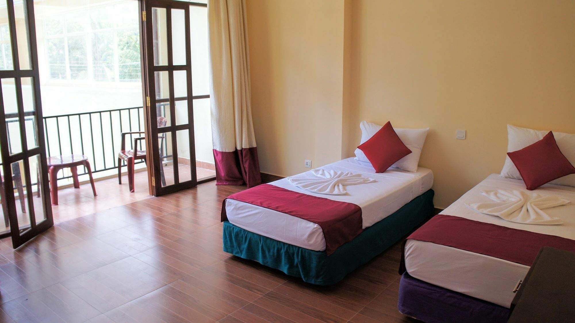 Waves By Tranquil Hotel Negombo Exterior photo