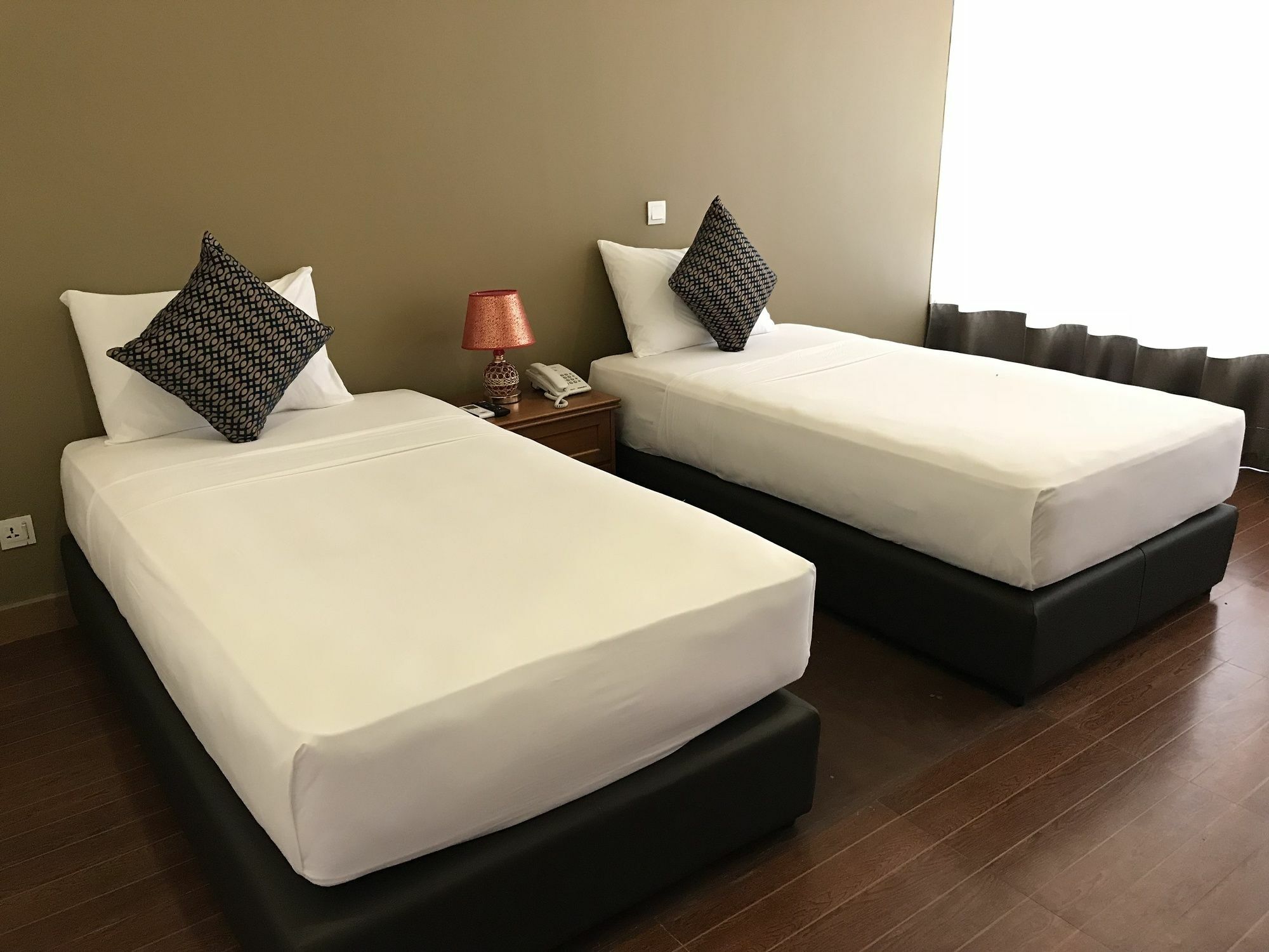 Waves By Tranquil Hotel Negombo Exterior photo